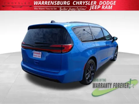 Another view of 2026 Chrysler Pacifica Select for sale in Warrensburg, MO at Warrensburg CDJR