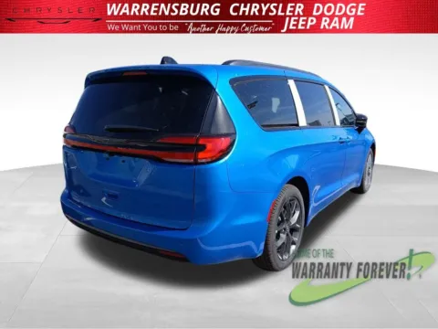 Another view of 2026 Chrysler Pacifica Select for sale in Warrensburg, MO at Warrensburg CDJR