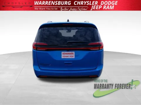 More photos of 2026 Chrysler Pacifica Select at Warrensburg CDJR, MO