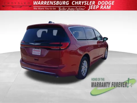 Another view of 2026 Chrysler Pacifica Select for sale in Warrensburg, MO at Warrensburg CDJR