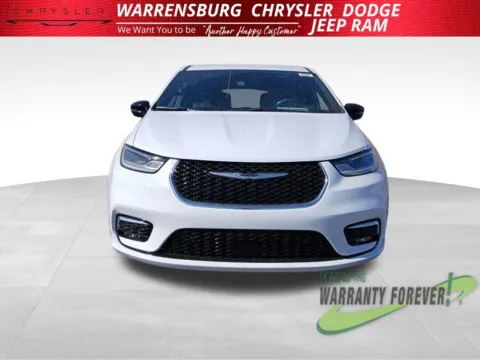 Another view of 2026 Chrysler Pacifica Select for sale in Warrensburg, MO at Warrensburg CDJR