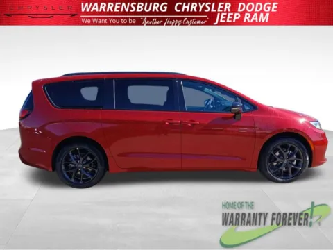 Photos of 2026 Chrysler Pacifica Select for sale in Warrensburg, MO at Warrensburg CDJR