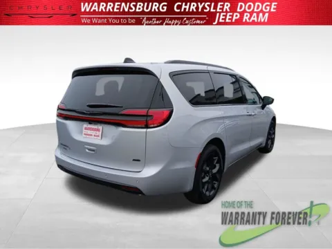 More photos of 2026 Chrysler Pacifica Select at Warrensburg CDJR, MO
