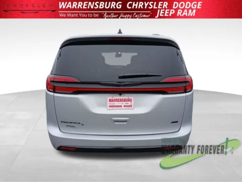 More photos of 2026 Chrysler Pacifica Select at Warrensburg CDJR, MO