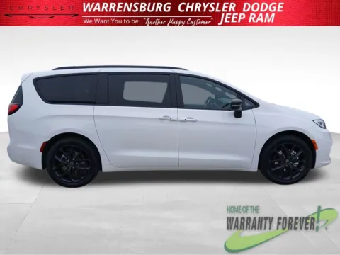 Photos of 2026 Chrysler Pacifica Select for sale in Warrensburg, MO at Warrensburg CDJR
