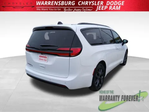 Another view of 2026 Chrysler Pacifica Select for sale in Warrensburg, MO at Warrensburg CDJR