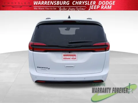 More photos of 2026 Chrysler Pacifica Select at Warrensburg CDJR, MO