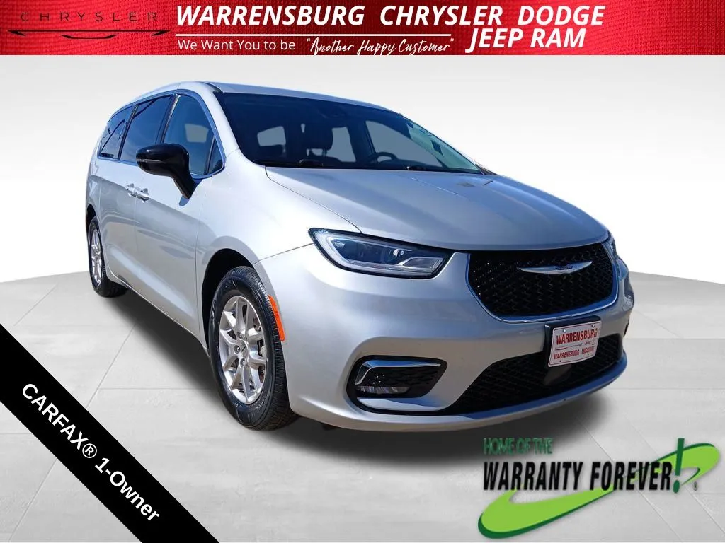 Used 2024 Chrysler Pacifica Touring L with VIN 2C4RC1BG9RR145829 for sale in Kansas City