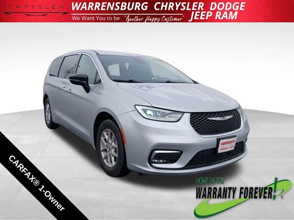 Used 2024 Chrysler Pacifica Touring L with VIN 2C4RC1BG9RR145829 for sale in Kansas City