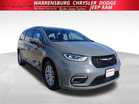 Gray 2023 Chrysler Pacifica Touring L for sale in Warrensburg, MO