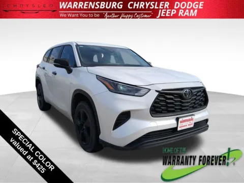 Gray 2023 Toyota Highlander L for sale in Warrensburg, MO