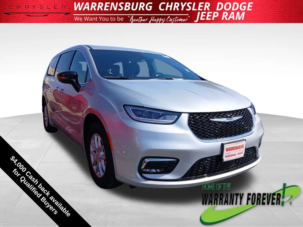 Silver 2026 Chrysler Pacifica Select for sale in Warrensburg, MO