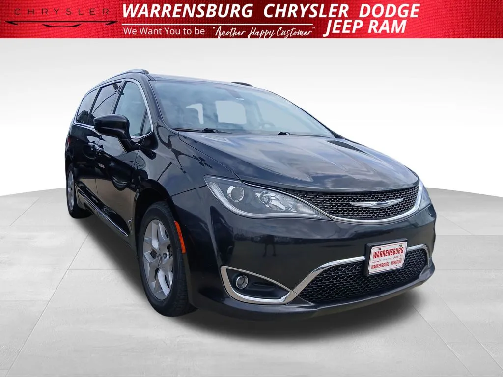 Black 2017 Chrysler Pacifica Touring L Plus for sale in Warrensburg, MO