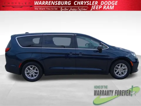 Photos of 2023 Chrysler Pacifica Touring L for sale in Warrensburg, MO at Warrensburg CDJR