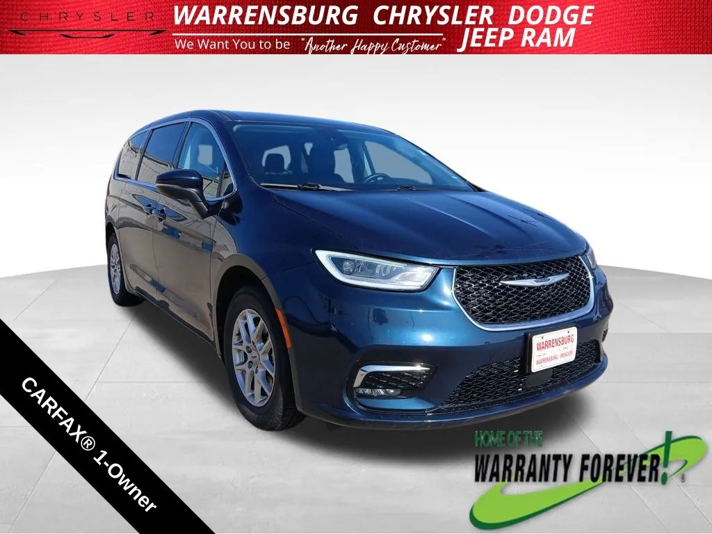 2023 Chrysler Pacifica Touring L's photo