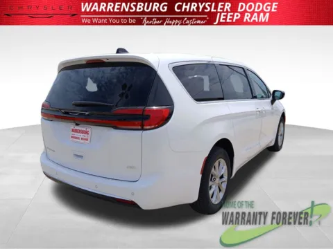 Another view of 2027 Chrysler Pacifica Select for sale in Warrensburg, MO at Warrensburg CDJR