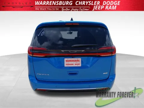 More photos of 2027 Chrysler Pacifica Select at Warrensburg CDJR, MO