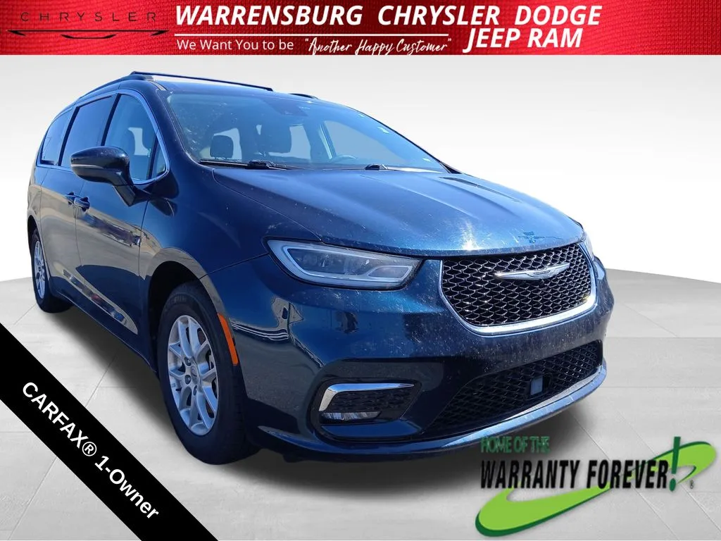 2022 Chrysler Pacifica Touring L's photo