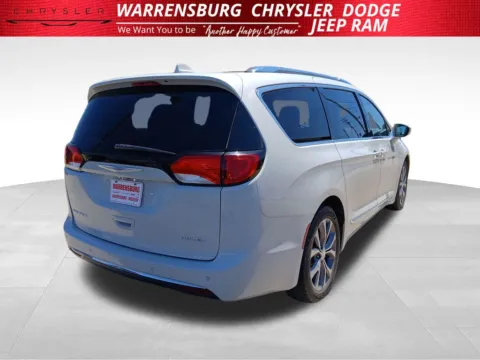 Another view of 2017 Chrysler Pacifica Limited for sale in Warrensburg, MO at Warrensburg CDJR