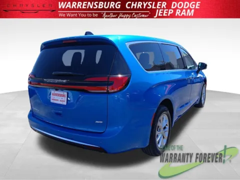 Another view of 2027 Chrysler Pacifica Select for sale in Warrensburg, MO at Warrensburg CDJR