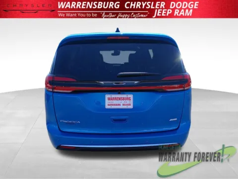 More photos of 2027 Chrysler Pacifica Select at Warrensburg CDJR, MO