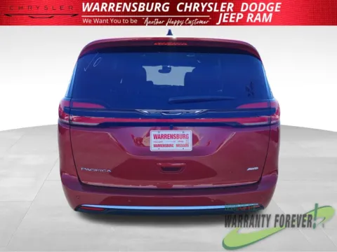 More photos of 2027 Chrysler Pacifica Select at Warrensburg CDJR, MO
