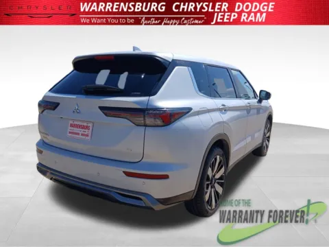More photos of 2025 Mitsubishi Outlander SE at Warrensburg CDJR, MO