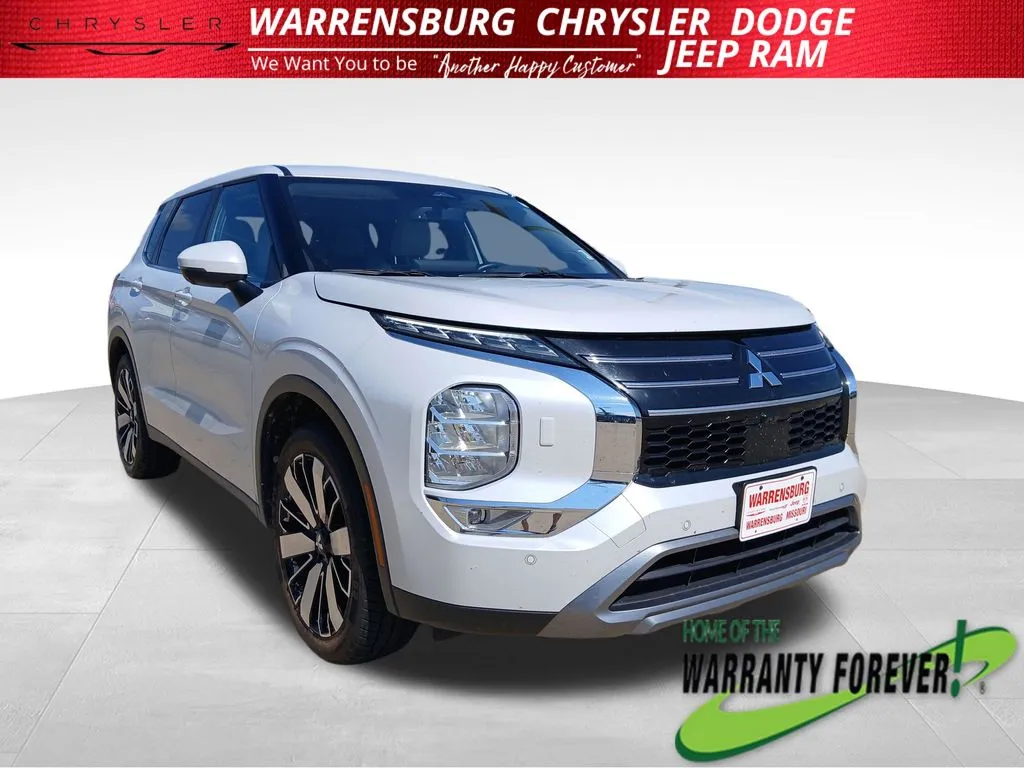 White 2025 Mitsubishi Outlander SE for sale in Warrensburg, MO