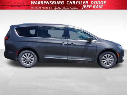 Photos of 2018 Chrysler Pacifica Touring L for sale in Warrensburg, MO at Warrensburg CDJR