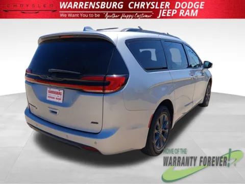 More photos of 2021 Chrysler Pacifica Touring L at Warrensburg CDJR, MO