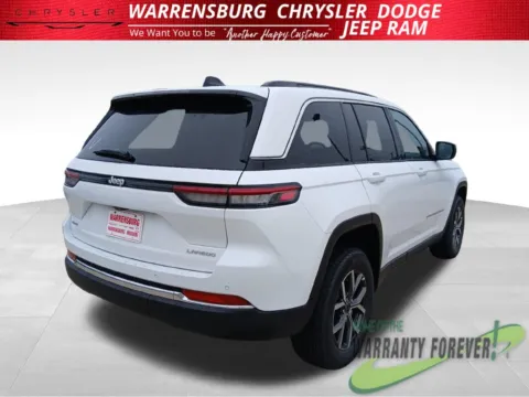 More photos of 2027 Jeep Grand Cherokee Laredo at Warrensburg CDJR, MO