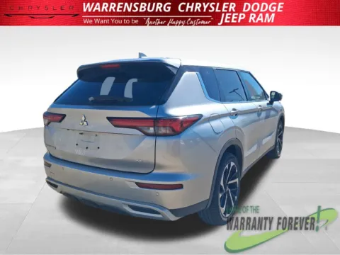 More photos of 2024 Mitsubishi Outlander SE at Warrensburg CDJR, MO