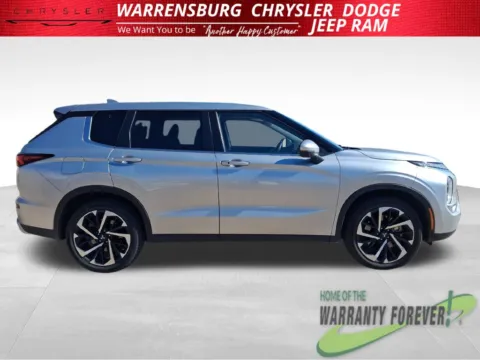 Another view of 2024 Mitsubishi Outlander SE for sale in Warrensburg, MO at Warrensburg CDJR