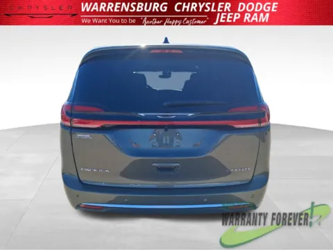 More photos of 2027 Chrysler Pacifica Limited at Warrensburg CDJR, MO