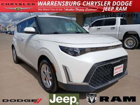 White 2023 Kia Soul LX for sale in Warrensburg, MO
