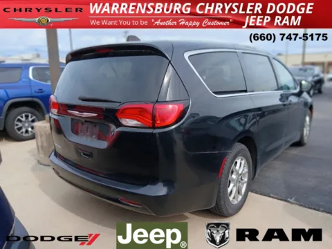 Photos of 2023 Chrysler Pacifica Touring L for sale in Warrensburg, MO at Warrensburg CDJR