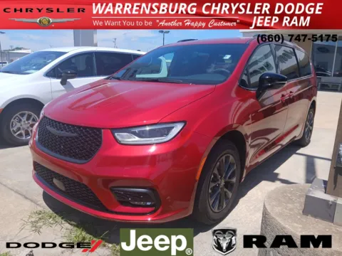 More photos of 2025 Chrysler Pacifica Select at Warrensburg CDJR, MO
