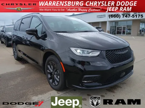 Black 2025 Chrysler Pacifica Select for sale in Warrensburg, MO