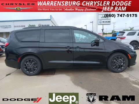 Photos of 2025 Chrysler Pacifica Select for sale in Warrensburg, MO at Warrensburg CDJR