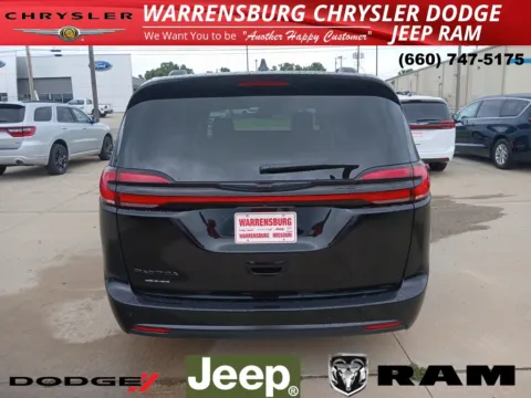 More photos of 2025 Chrysler Pacifica Select at Warrensburg CDJR, MO
