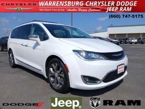 White 2017 Chrysler Pacifica Limited for sale in Warrensburg, MO