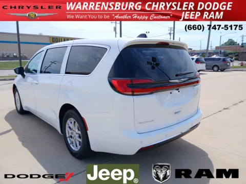 More photos of 2026 Chrysler Pacifica Select at Warrensburg CDJR, MO
