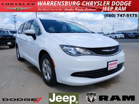 White 2017 Chrysler Pacifica LX for sale in Warrensburg, MO