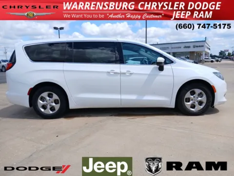 Photos of 2017 Chrysler Pacifica LX for sale in Warrensburg, MO at Warrensburg CDJR