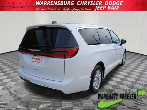 Another view of 2026 Chrysler Pacifica Select for sale in Warrensburg, MO at Warrensburg CDJR