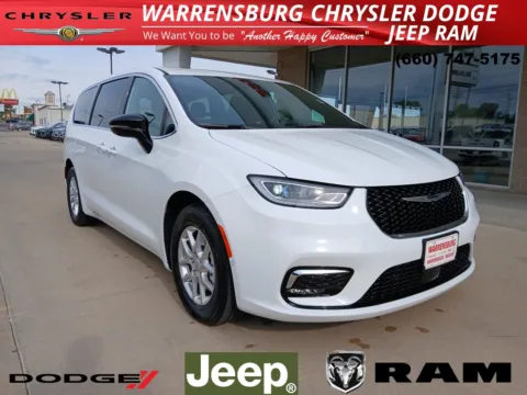 White 2026 Chrysler Pacifica Select for sale in Warrensburg, MO