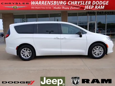 Photos of 2026 Chrysler Pacifica Select for sale in Warrensburg, MO at Warrensburg CDJR