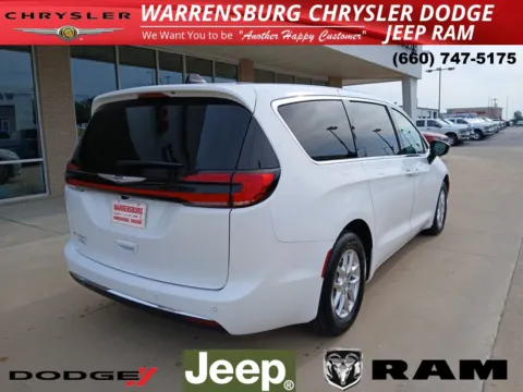 Another view of 2026 Chrysler Pacifica Select for sale in Warrensburg, MO at Warrensburg CDJR