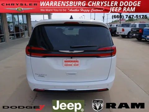 More photos of 2026 Chrysler Pacifica Select at Warrensburg CDJR, MO