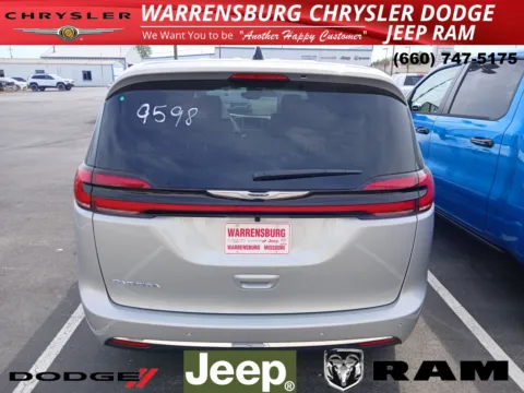 Another view of 2026 Chrysler Pacifica Select for sale in Warrensburg, MO at Warrensburg CDJR